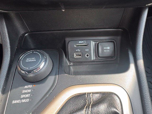 Used 2016 Jeep Cherokee Limited AWD/4WD image 28