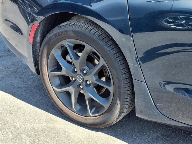 Certified 2025 Chrysler Pacifica Limited FWD image 30