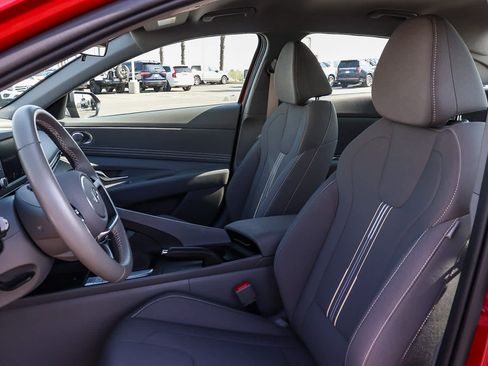 Used 2025 Hyundai Elantra Sport image 25