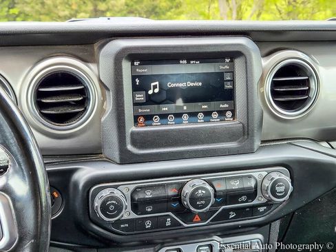 Used 2020 Jeep Wrangler Unlimited Sahara AWD/4WD image 18
