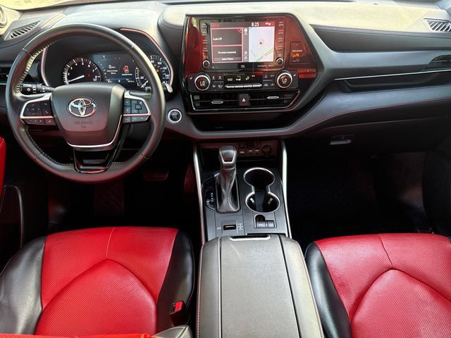 Used 2021 Toyota Highlander XSE FWD image 11