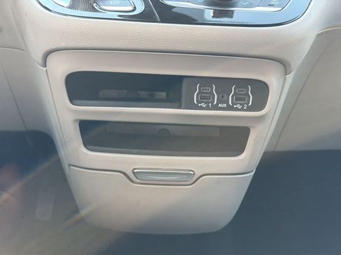 Used 2023 Chrysler Voyager LX FWD image 15