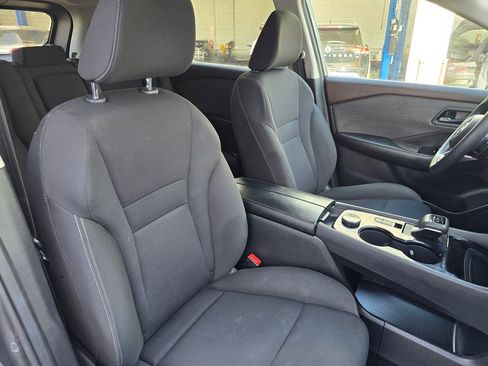 Used 2023 Nissan Rogue S image 12