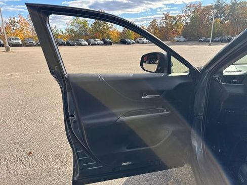 Used 2022 Toyota Venza LE image 24