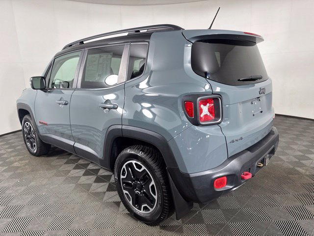 Used 2016 Jeep Renegade Trailhawk w/ Premium Trailhawk Package AWD/4WD image 6