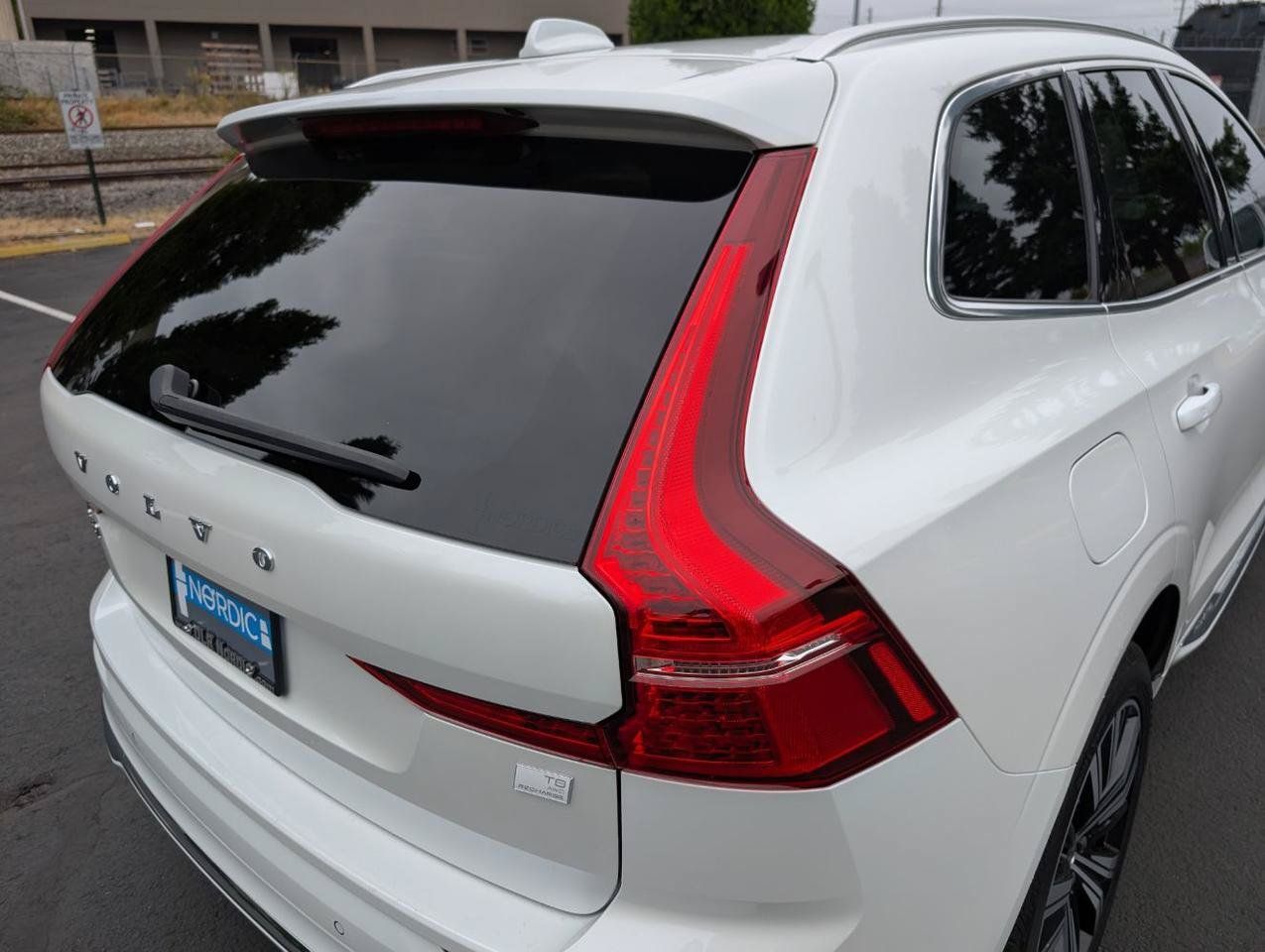 Used 2022 Volvo XC60 T8 Inscription w/ Advanced Package AWD/4WD image 24