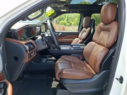 Certified 2024 Lincoln Navigator L Reserve AWD/4WD image 16