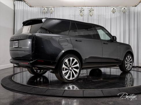 Used 2025 Land Rover Range Rover Long Wheelbase SE AWD/4WD image 13