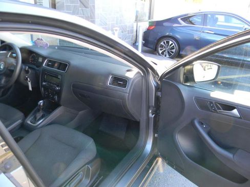 Used 2011 Volkswagen Jetta S image 18