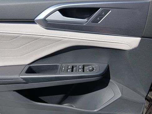 New 2026 Volkswagen Taos SEL AWD/4WD image 11