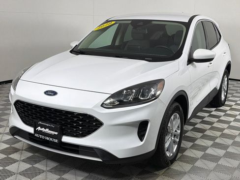 Used 2020 Ford Escape SE image 9