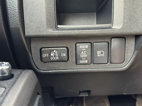 Used 2018 Toyota Tacoma TRD Off-Road AWD/4WD image 28