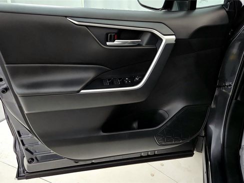 Used 2025 Toyota RAV4 XLE w/ Convenience Package image 19