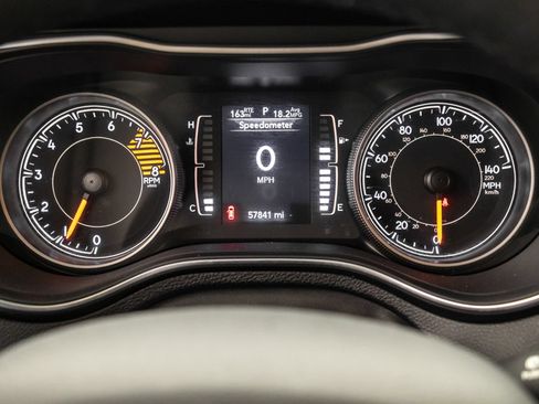 Used 2019 Jeep Cherokee Latitude w/ Cold Weather Group AWD/4WD image 21