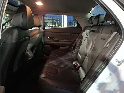 Used 2024 Hyundai Elantra Limited image 15