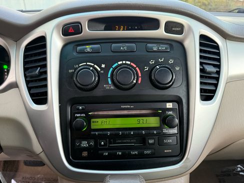 Used 2005 Toyota Highlander 4WD V6 w/ 3rd Row image 26