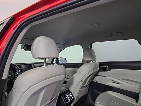 Used 2023 Kia Sorento EX image 15