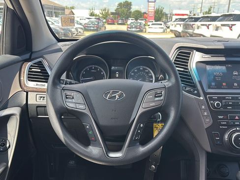 Used 2017 Hyundai Santa Fe SE AWD/4WD image 8