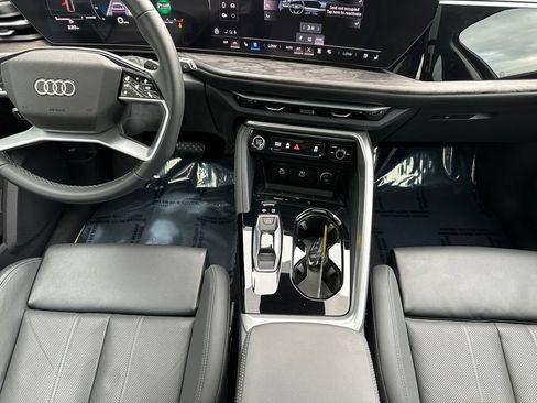 Certified 2025 Audi Q5 Premium Plus w/ Premium Plus AWD/4WD image 11