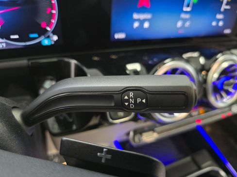 Used 2025 Mercedes-Benz GLA 250 4MATIC image 16