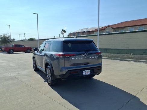 Used 2023 Nissan Pathfinder S FWD image 3