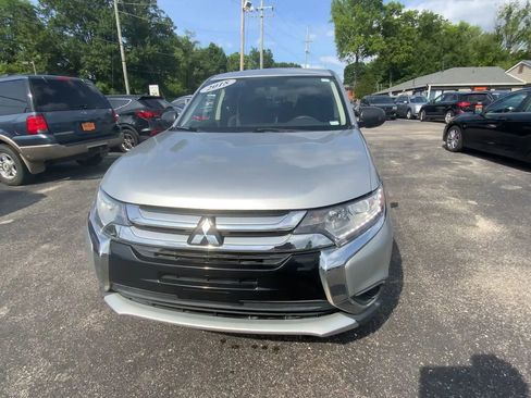 Used 2018 Mitsubishi Outlander ES FWD image 3