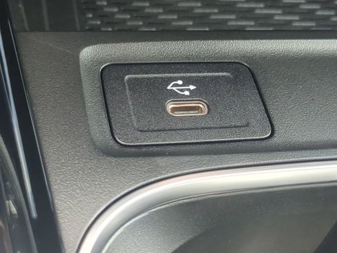 Used 2024 Mercedes-Benz EQB 300 4MATIC image 9