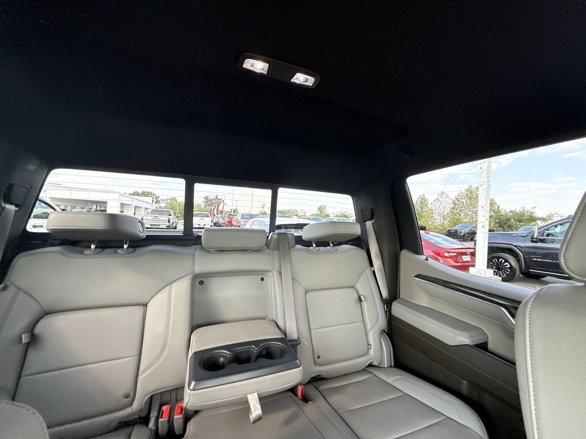 Used 2023 Chevrolet Silverado 1500 LTZ w/ LTZ Convenience Package II AWD/4WD image 32