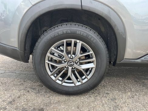 Used 2024 Nissan Rogue S AWD/4WD image 37