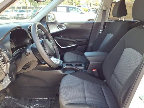 Certified 2024 Kia Soul S image 9