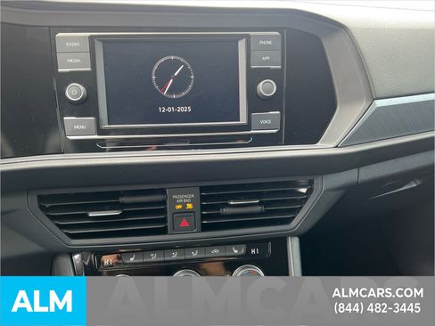 Used 2023 Volkswagen Jetta SE image 32