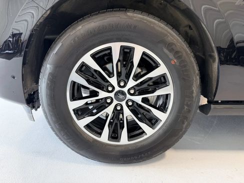 Used 2025 Ford Expedition Platinum AWD/4WD image 47