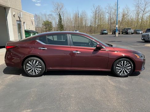 Used 2023 Nissan Altima 2.5 SV FWD image 4