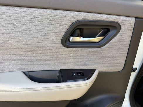 Used 2023 Nissan Rogue SV image 24