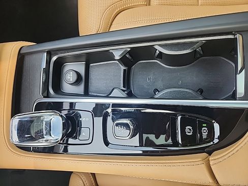 Certified 2024 Volvo XC90 B6 Ultimate w/ Lounge Package AWD/4WD image 25