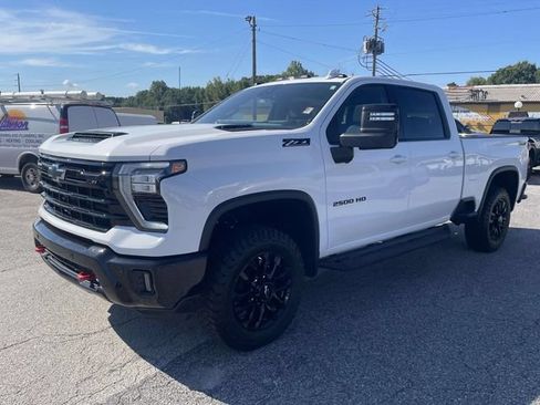 Used 2025 Chevrolet Silverado 2500 LTZ w/ LTZ Plus Package AWD/4WD image 9