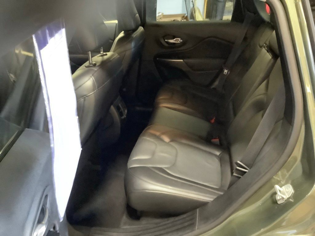 Used 2019 Jeep Cherokee Limited AWD/4WD image 22