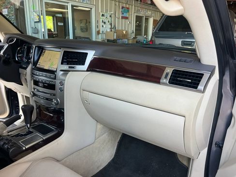 Used 2014 Lexus LX 570 4WD w/ Luxury Package image 22