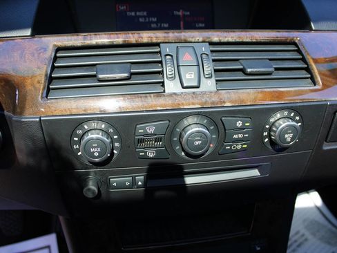 Used 2007 BMW 530xi Sedan image 22