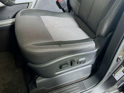 Used 2024 Nissan Titan SV w/ SV Convenience Package image 20