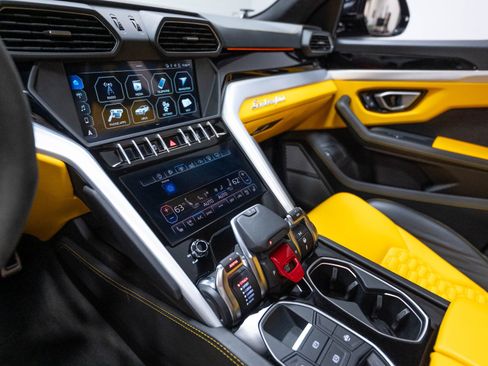 Used 2019 Lamborghini Urus AWD/4WD image 15