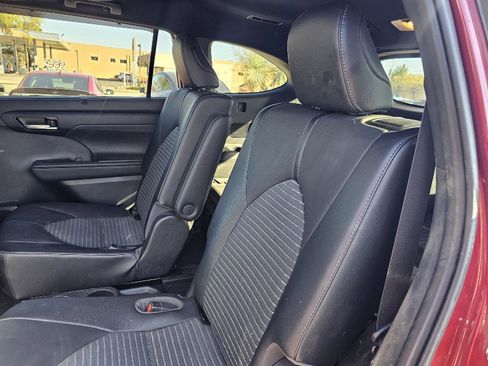 Used 2021 Toyota Highlander XSE image 13