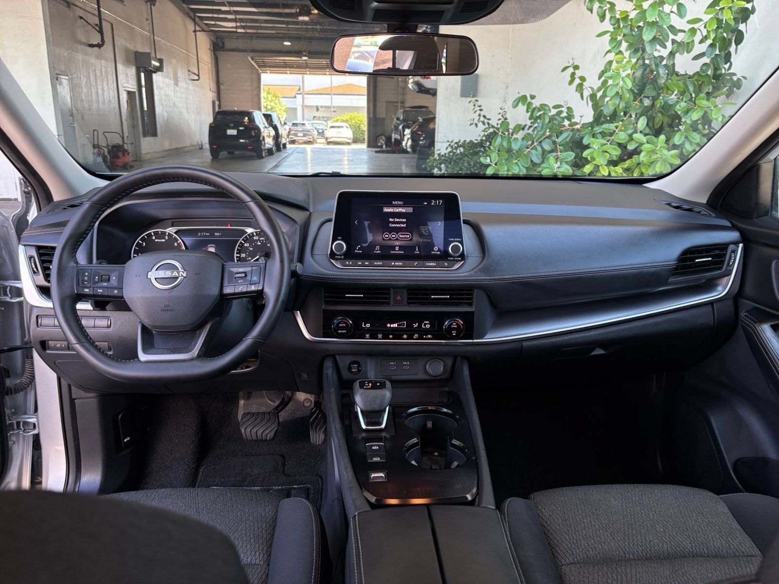Used 2025 Nissan Rogue SV FWD image 34