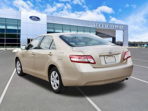 Used 2010 Toyota Camry image 2