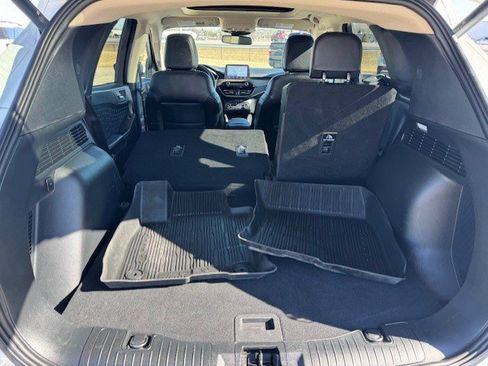 Used 2020 Ford Escape Titanium image 29