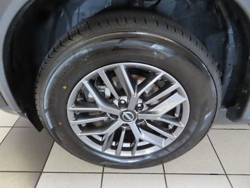 Used 2023 Nissan Rogue S image 14