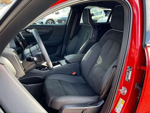 Certified 2023 Volvo C40 P8 Recharge Ultimate image 8