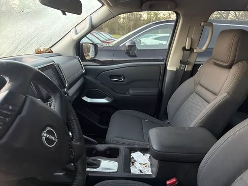 Used 2024 Nissan Frontier SV w/ SV Convenience Package image 9