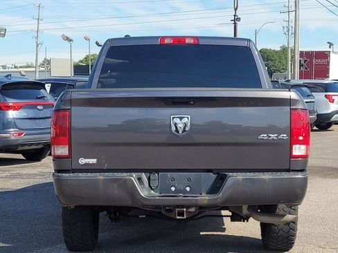 Used 2017 RAM 1500 Express AWD/4WD image 10
