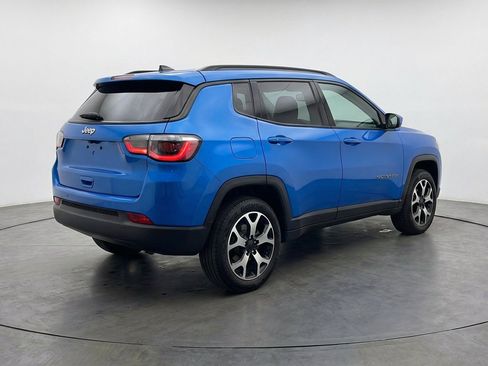 Used 2025 Jeep Compass Limited AWD/4WD image 9